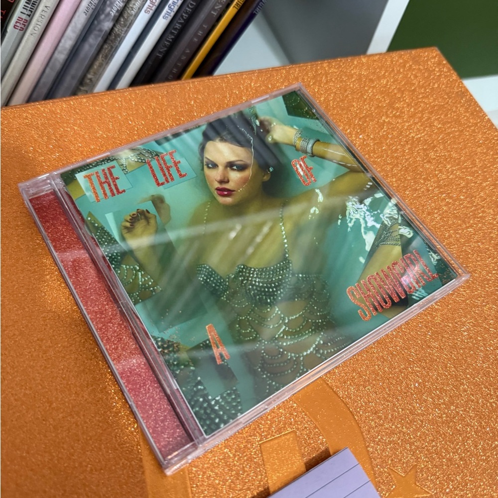 The Life of a Showgirl CD + Hand Signed Photo #3 - Picture 4 of 7